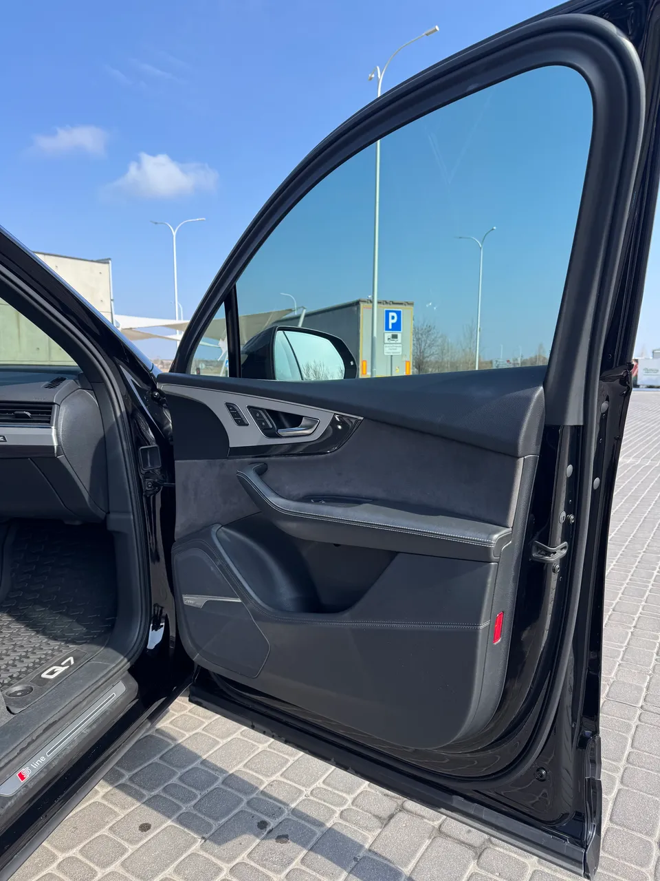 Audi Q7 - фото 13