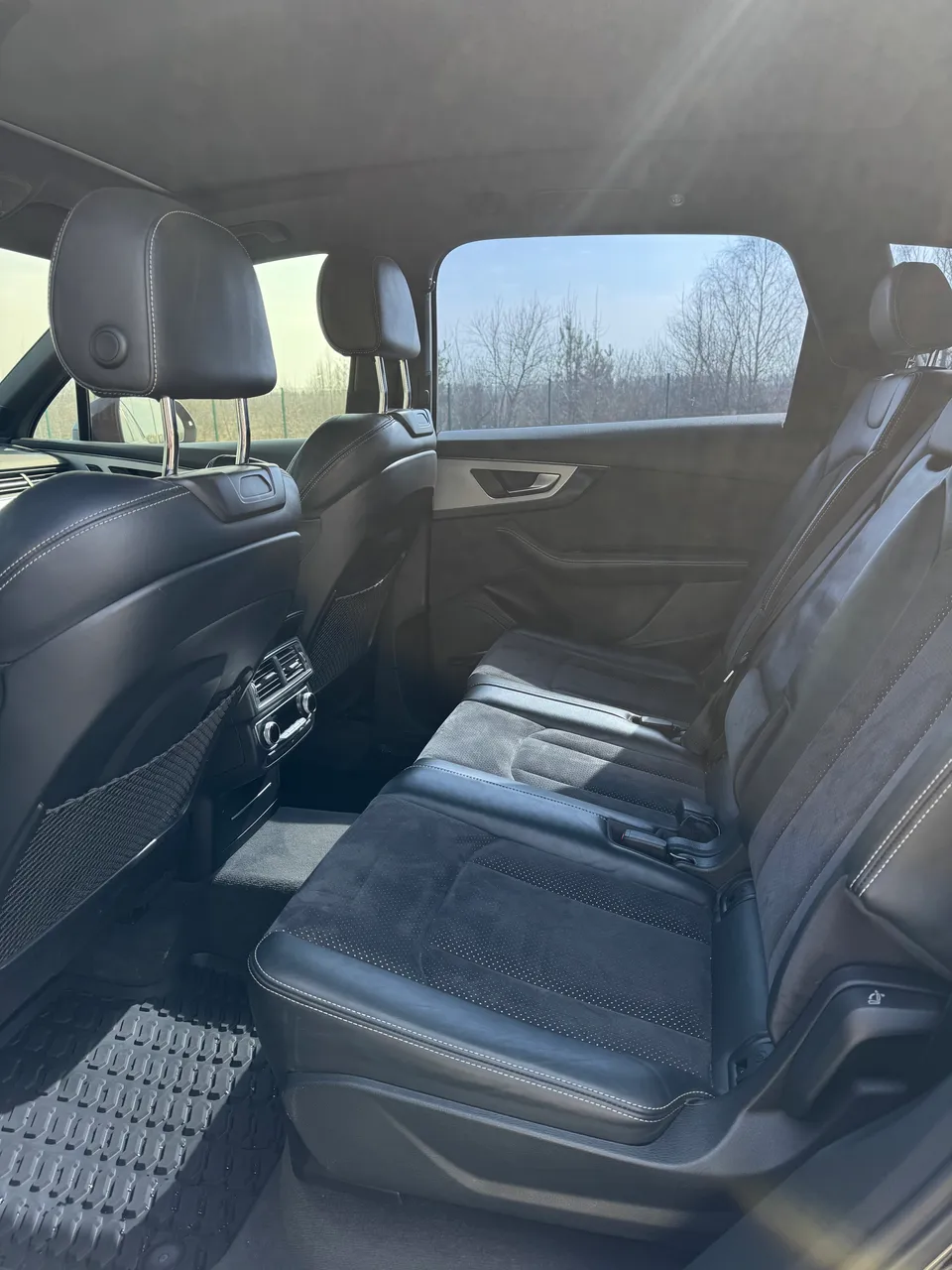Audi Q7 - фото 14