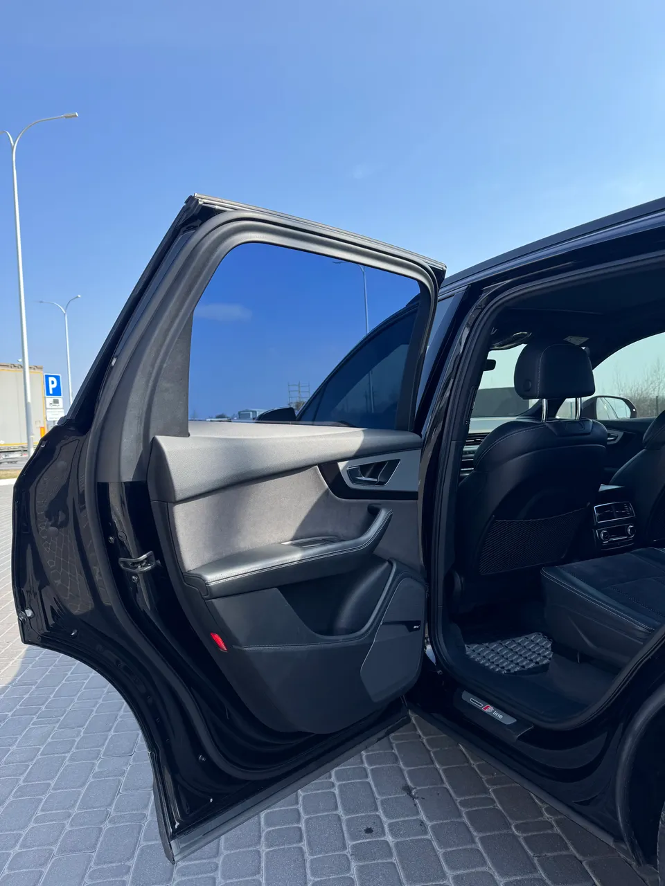 Audi Q7 - фото 11