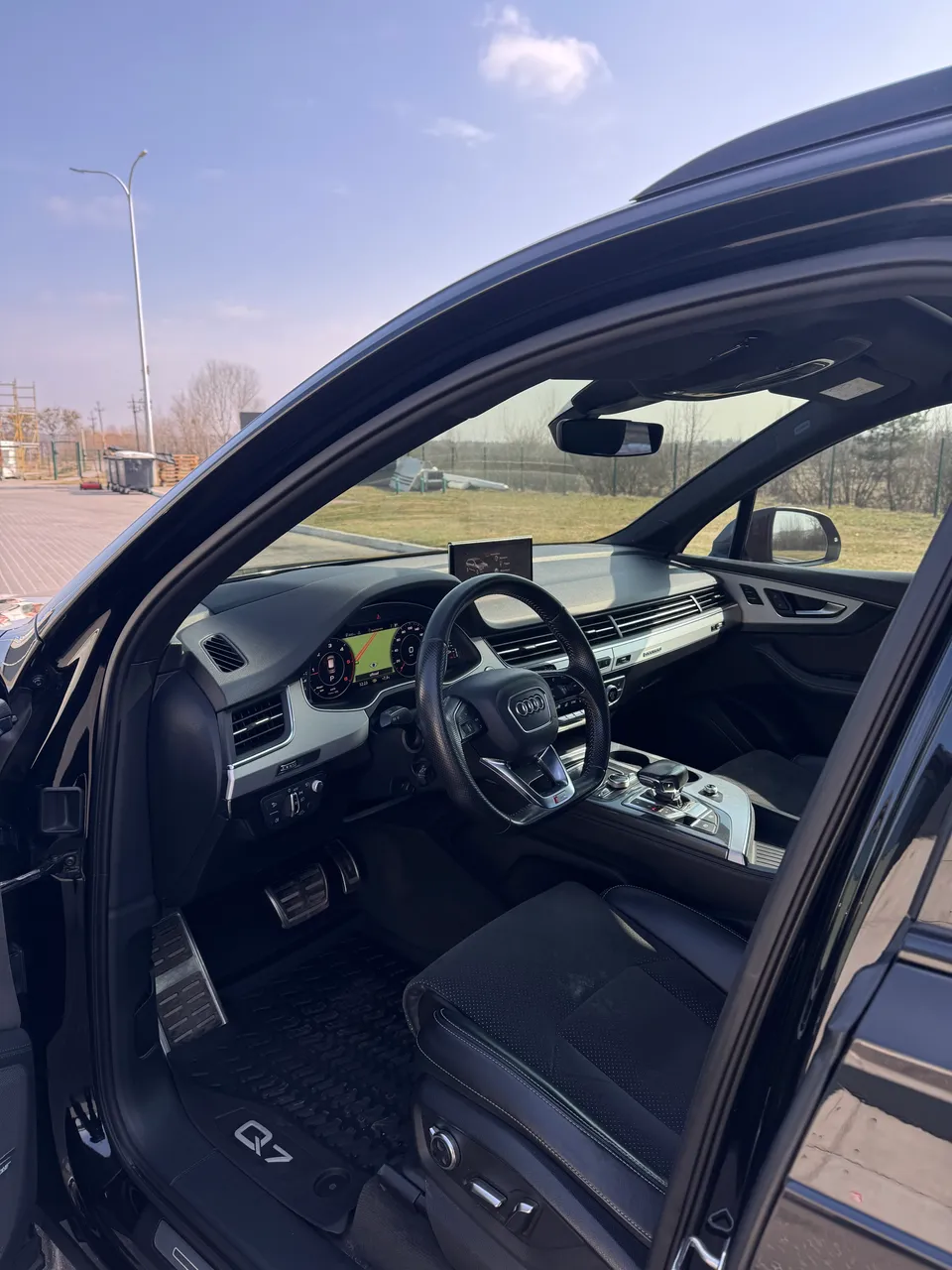 Audi Q7 - фото 15