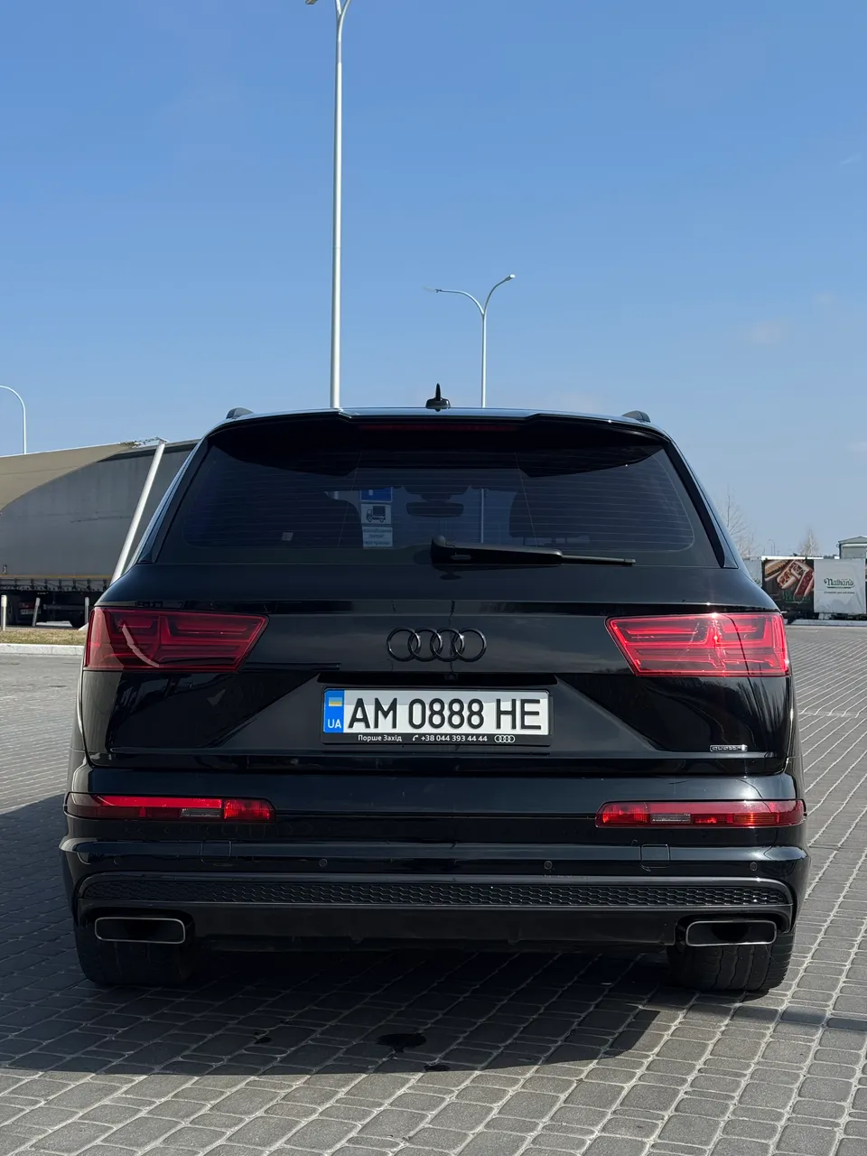 Audi Q7 - фото 7