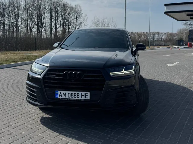 Audi Q7 - фото 1