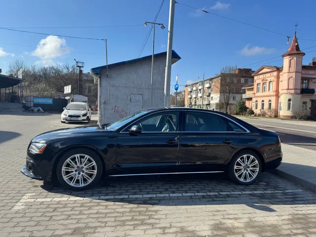 Audi A8 - фото 3