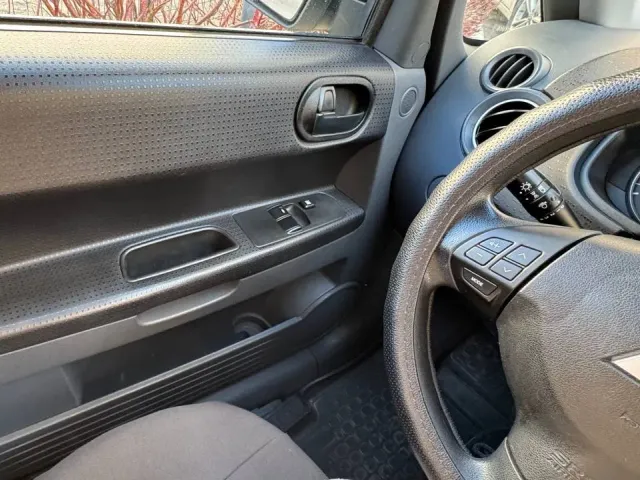 Mitsubishi Colt - фото 5