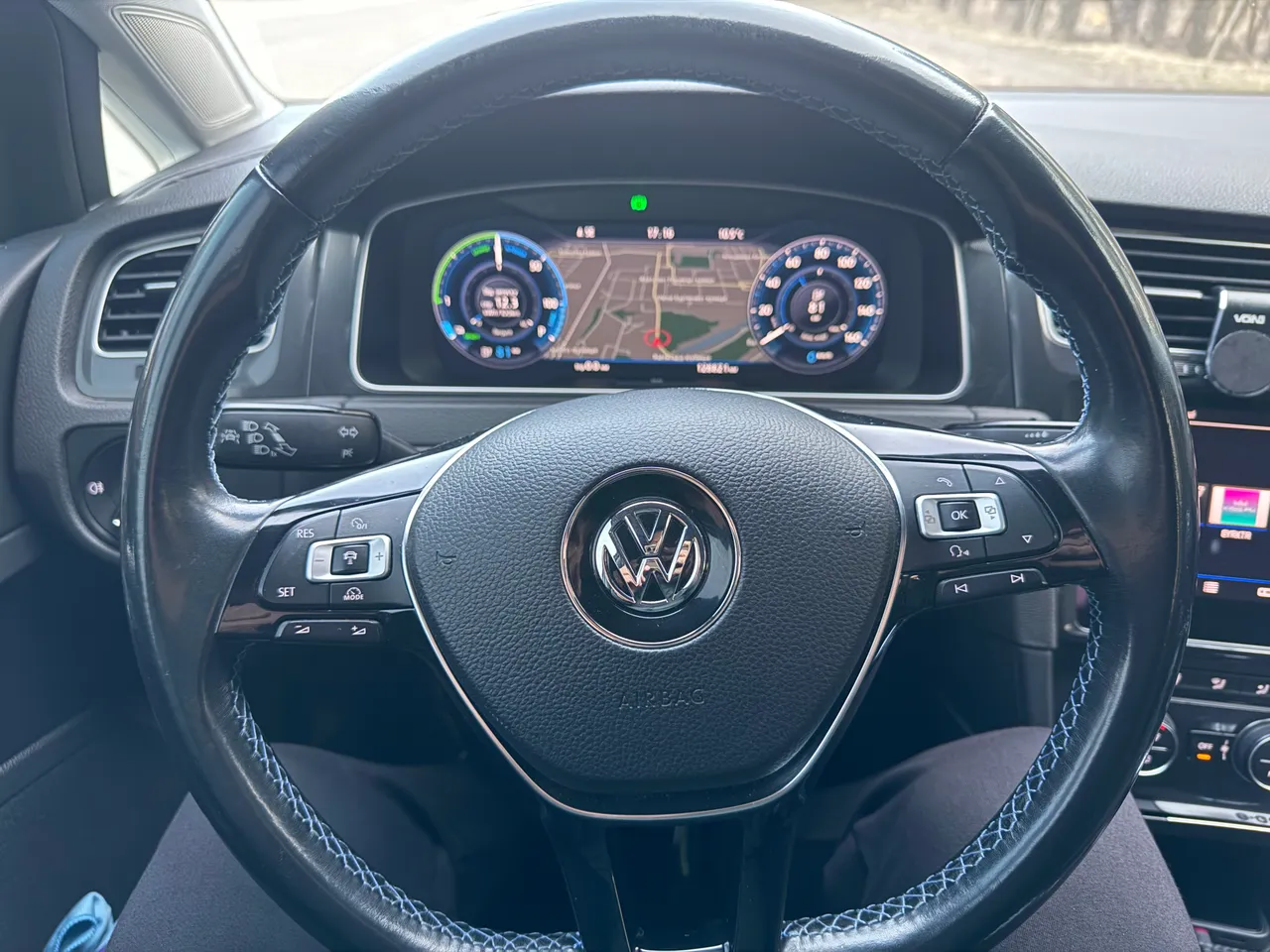 Volkswagen Golf - фото 18