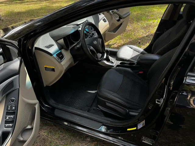 Hyundai Elantra - фото 3