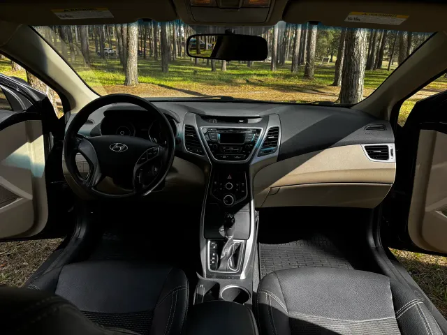 Hyundai Elantra - фото 2