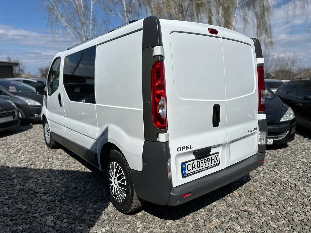 Opel Vivaro - фото 11