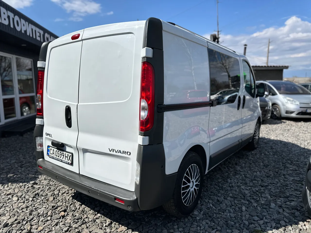 Opel Vivaro - фото 10