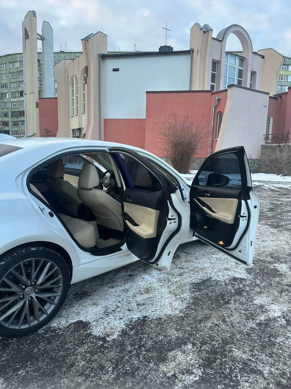Lexus IS - фото 7
