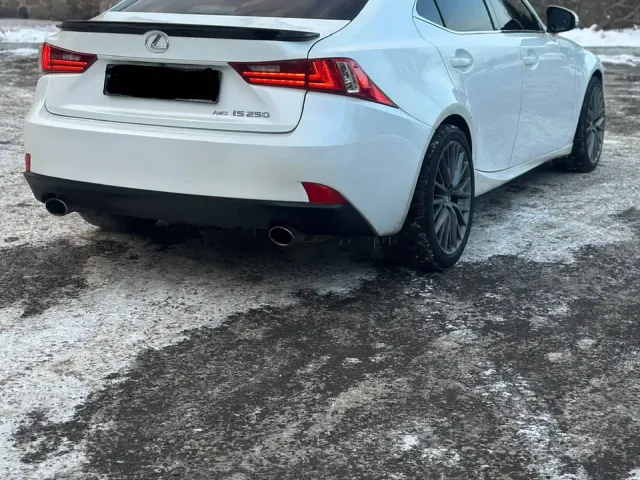 Lexus IS - фото 2