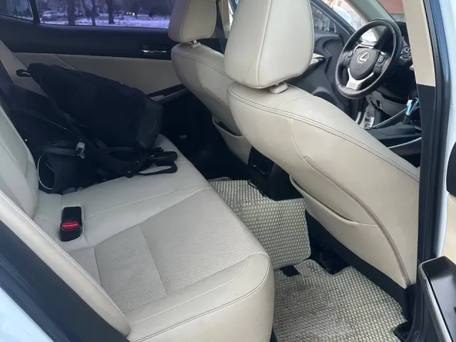 Lexus IS - фото 3