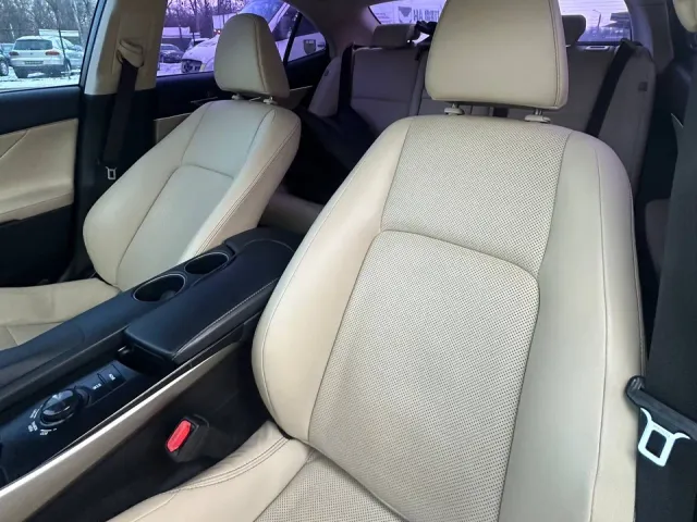 Lexus IS - фото 5