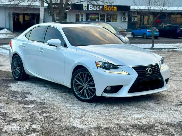Lexus IS - фото 1