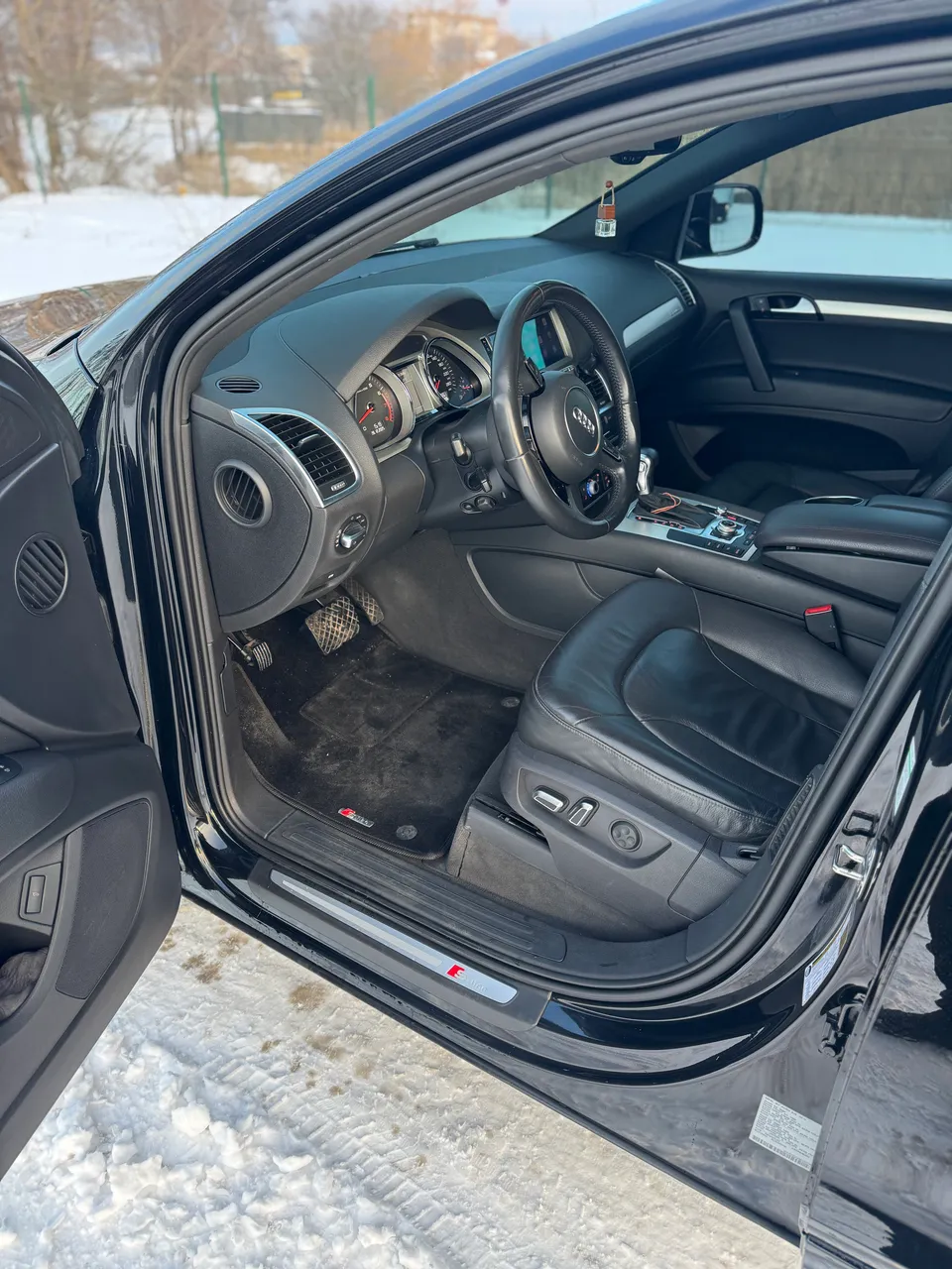 Audi Q7 - фото 23