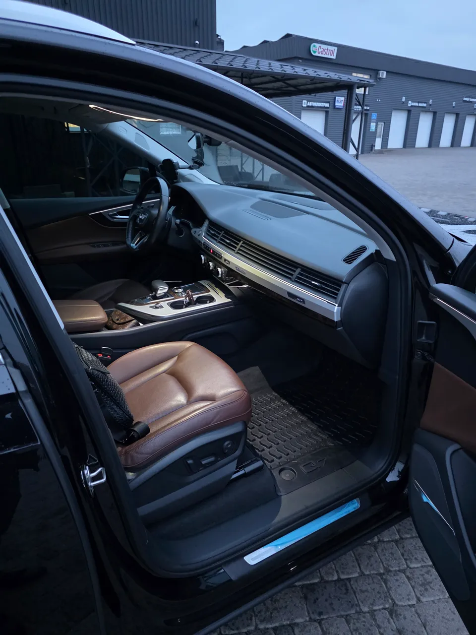 Audi Q7 - фото 17