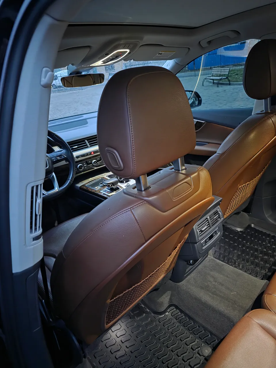 Audi Q7 - фото 24