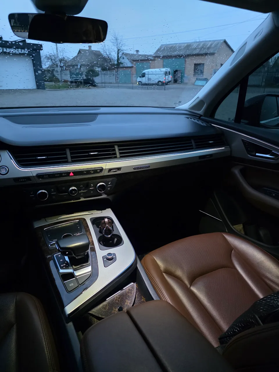 Audi Q7 - фото 28