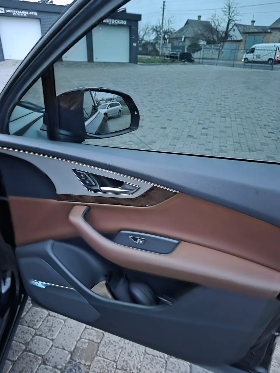 Audi Q7 - фото 18