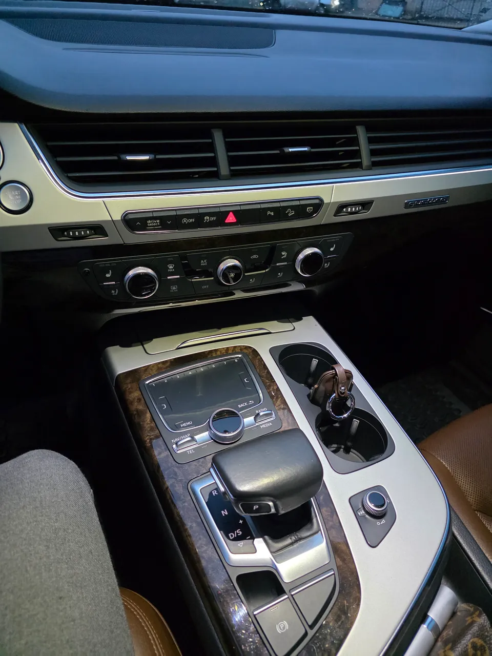 Audi Q7 - фото 33