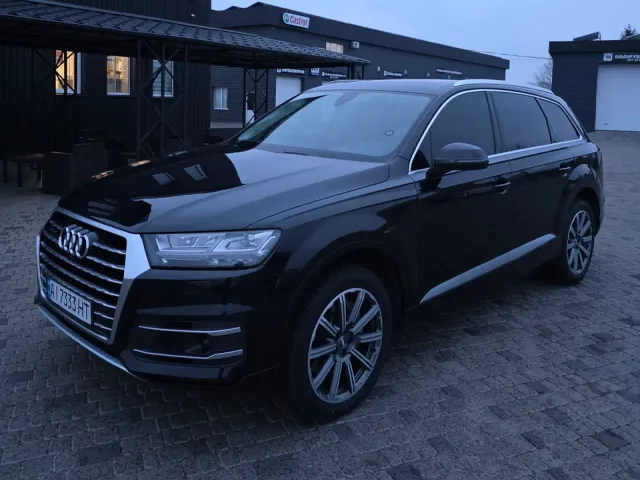 Audi Q7 - фото 1