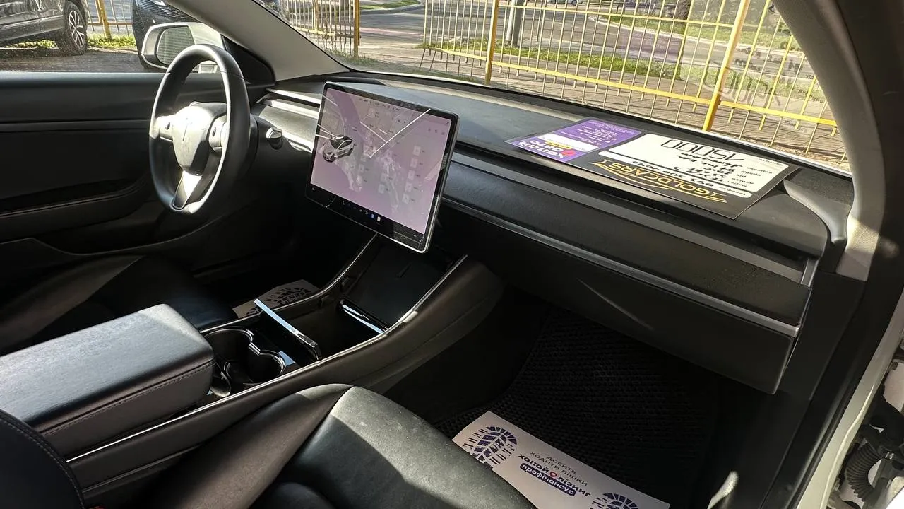 Tesla Model 3 - фото 3