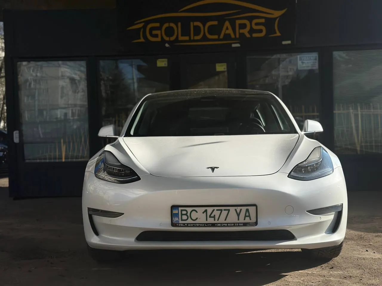 Tesla Model 3 - фото 1