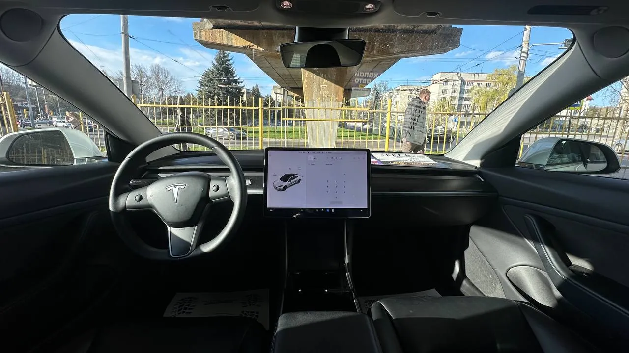 Tesla Model 3 - фото 6