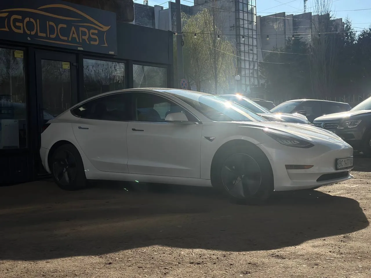 Tesla Model 3 - фото 2