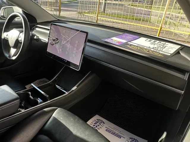 Tesla Model 3 - фото 3