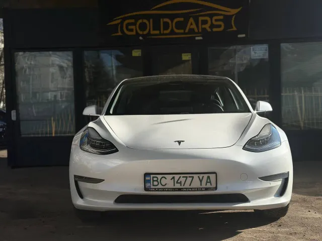 Tesla Model 3 - фото 1