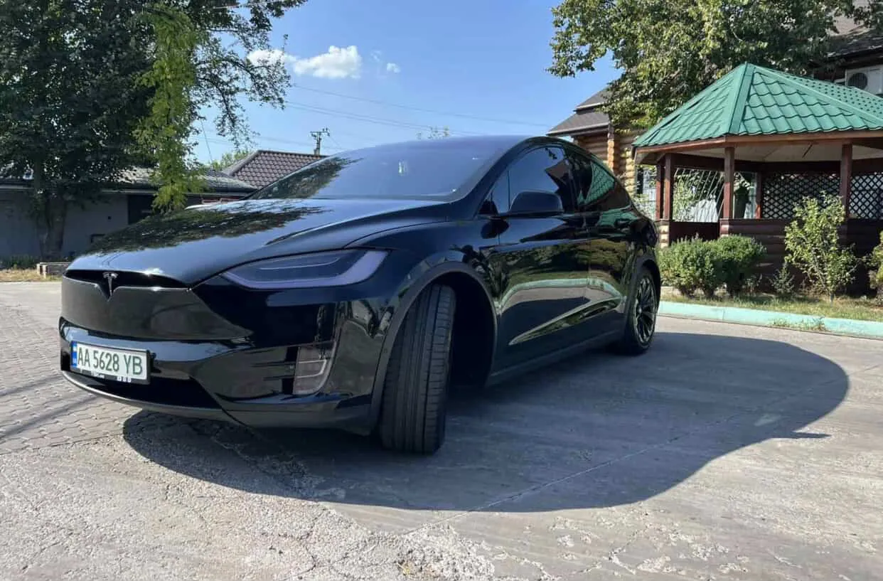 Tesla Model X - фото 1