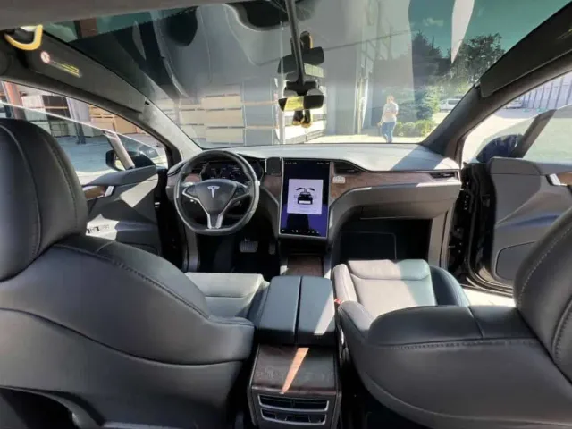Tesla Model X - фото 4