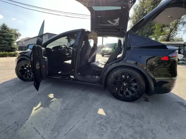 Tesla Model X - фото 3