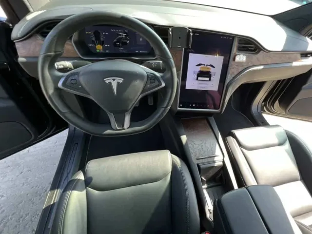 Tesla Model X - фото 5