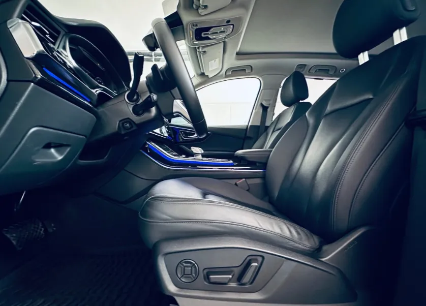 Audi Q7 - фото 11