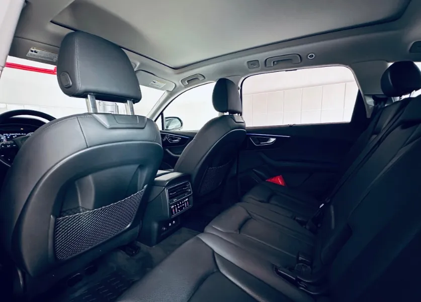 Audi Q7 - фото 10