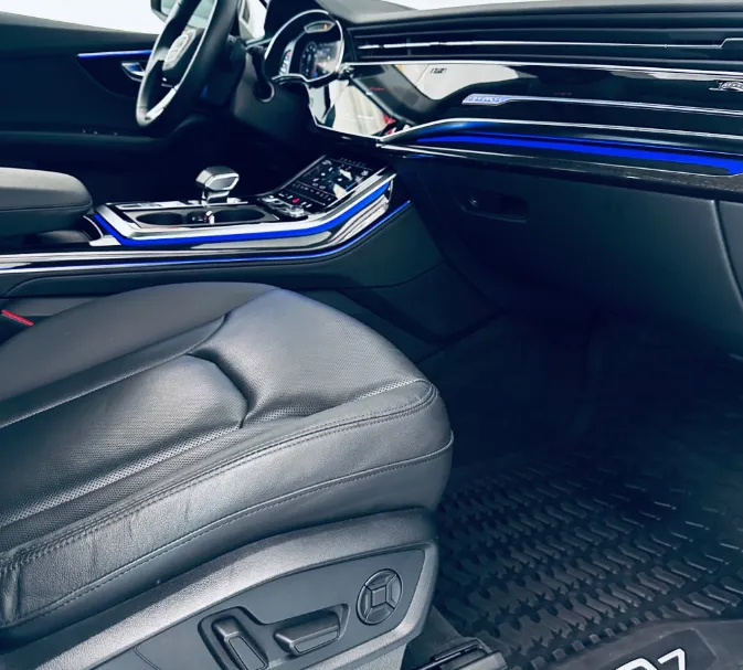 Audi Q7 - фото 9