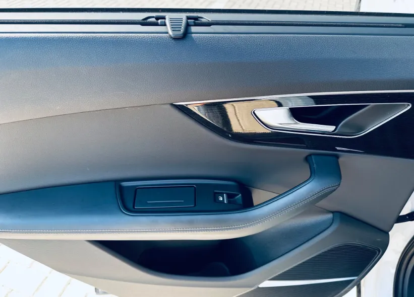 Audi Q7 - фото 8