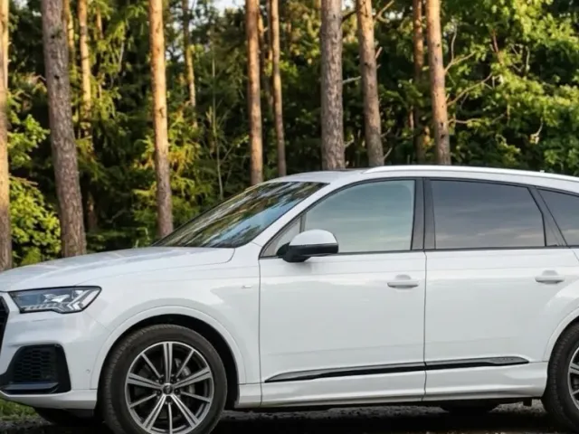 Audi Q7 - фото 1