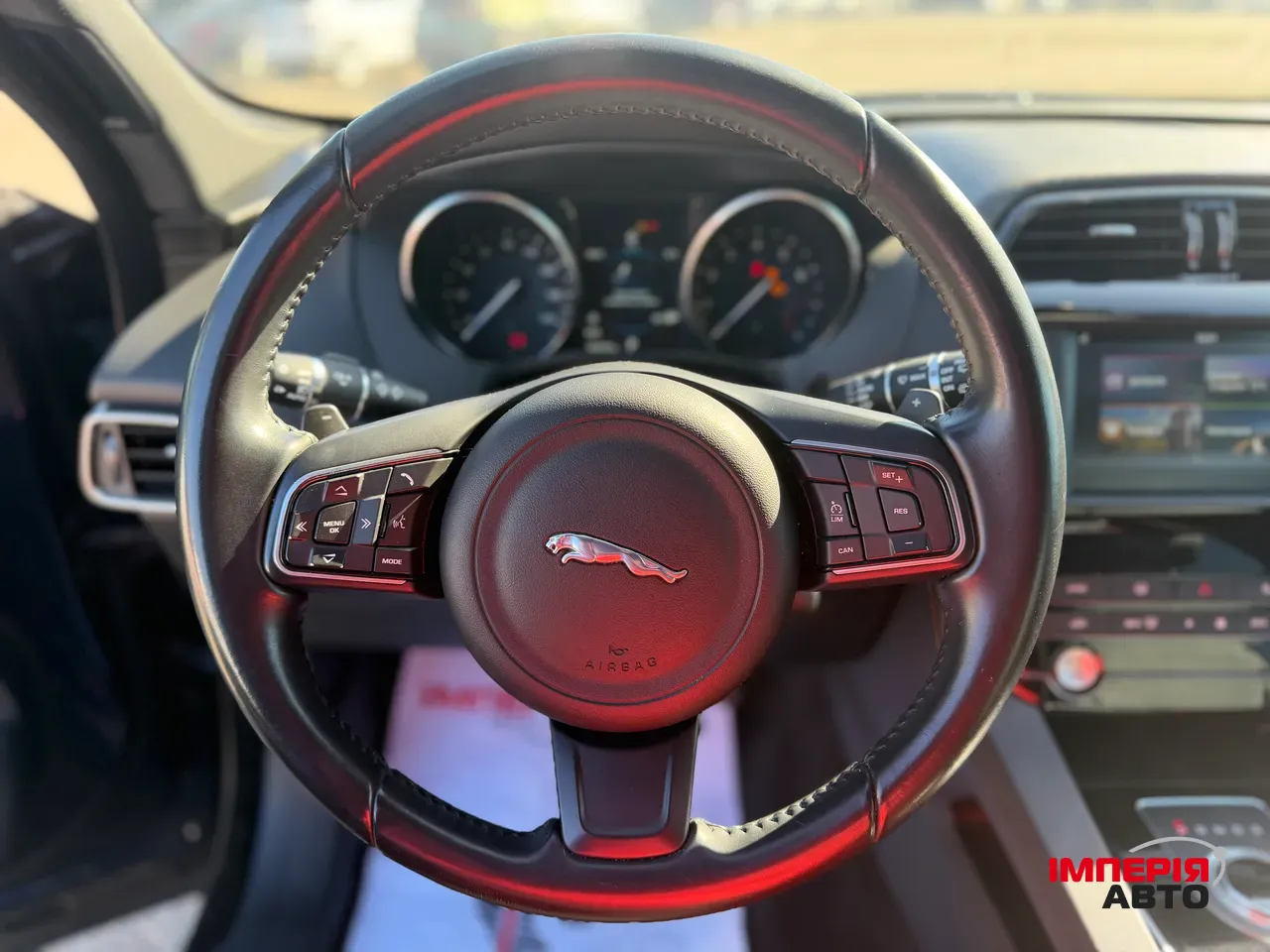 Jaguar F-Pace - фото 9