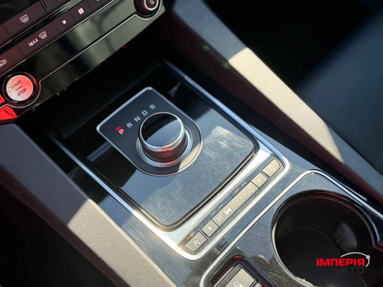 Jaguar F-Pace - фото 14