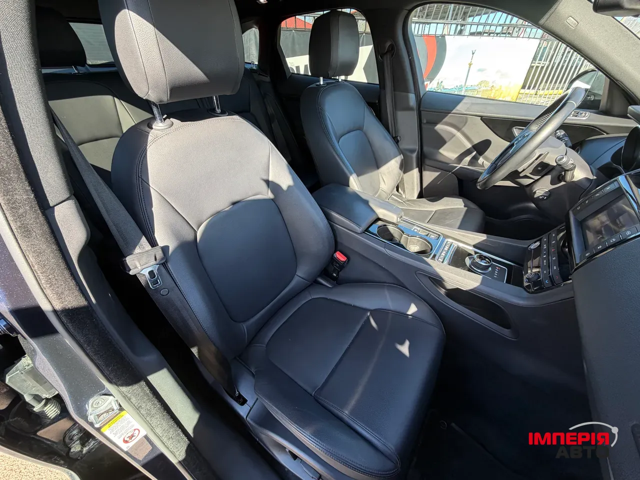 Jaguar F-Pace - фото 21