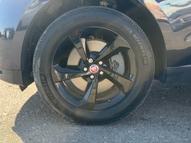 Jaguar F-Pace - фото 4