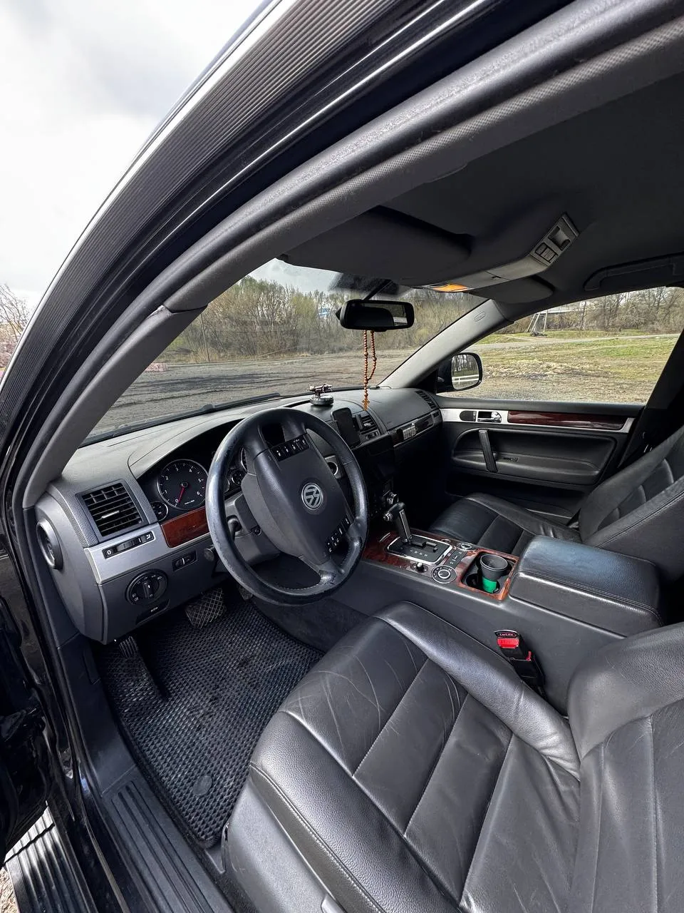 Volkswagen Touareg - фото 6