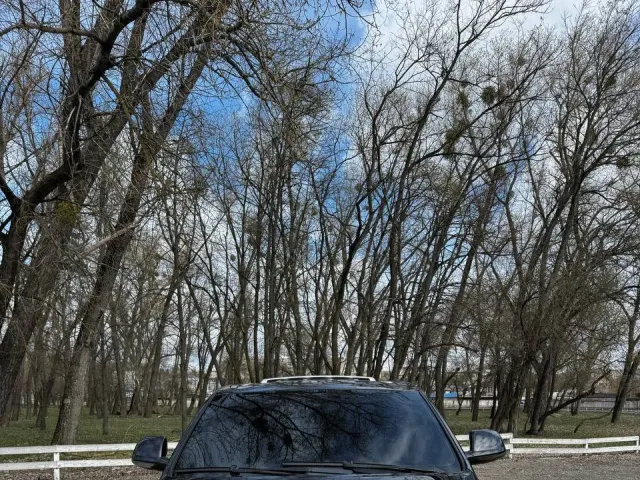 Volkswagen Touareg - фото 1