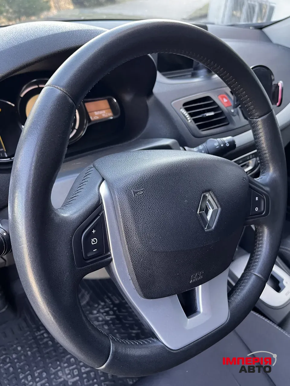 Renault Megane - фото 24