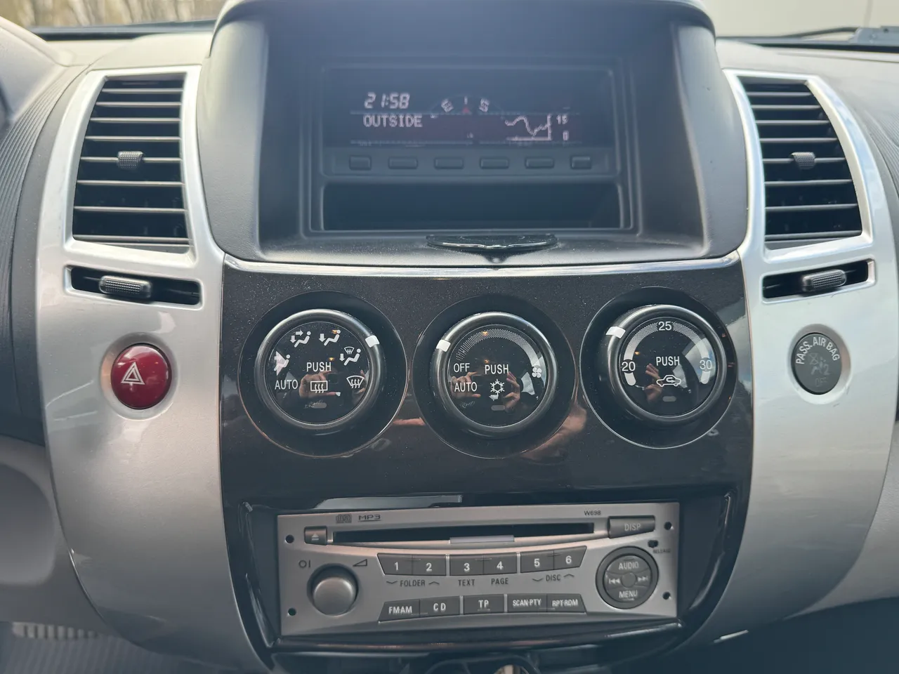 Mitsubishi Pajero Sport - фото 17