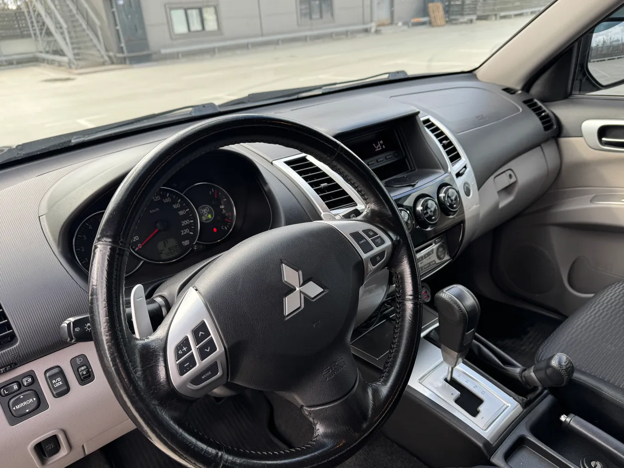 Mitsubishi Pajero Sport - фото 15
