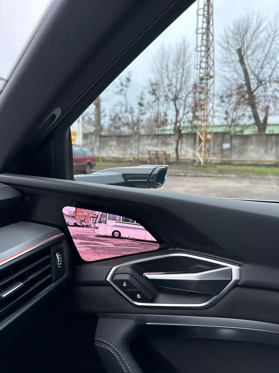 Audi e-tron - фото 24